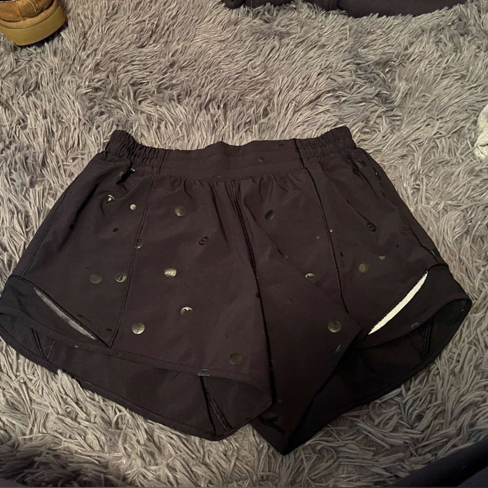 Lululemon hotty hot low rise lined shorts